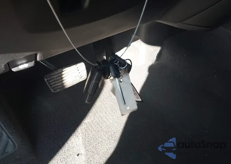 2021 Chevrolet Silverado 1500 2Wd Short Bed Custom z USA, uszkodzony, nr VIN 1GCPWBEK5MZ425234